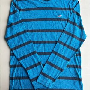 Hollister. Medium. Blue and red.